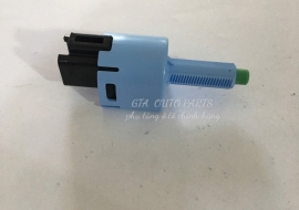 Công tắc chân phanh Mitsubishi Outlander MT 25320W040P